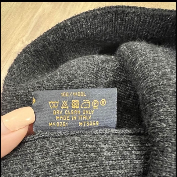 Authentic Louis Vuitton hat - Picture 2 of 5
